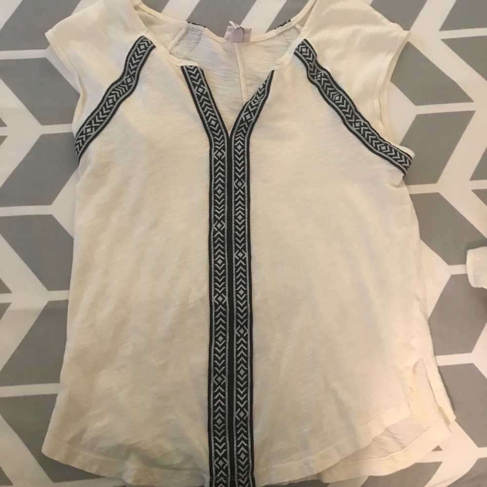 Embroidered tee